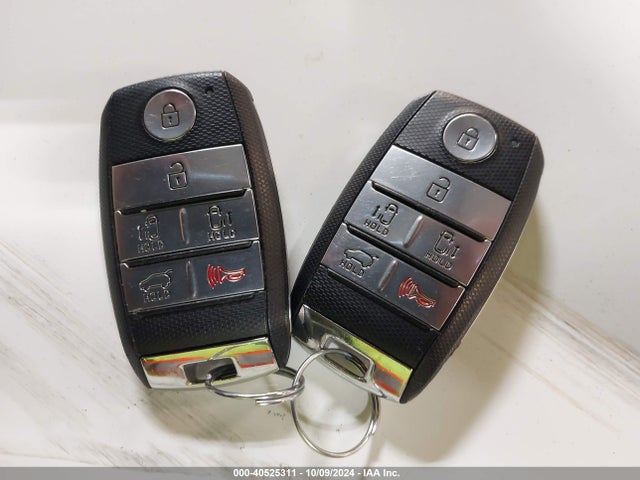 KIA SEDONA LX 2018 KNDMB5C13J6357359 Image 11