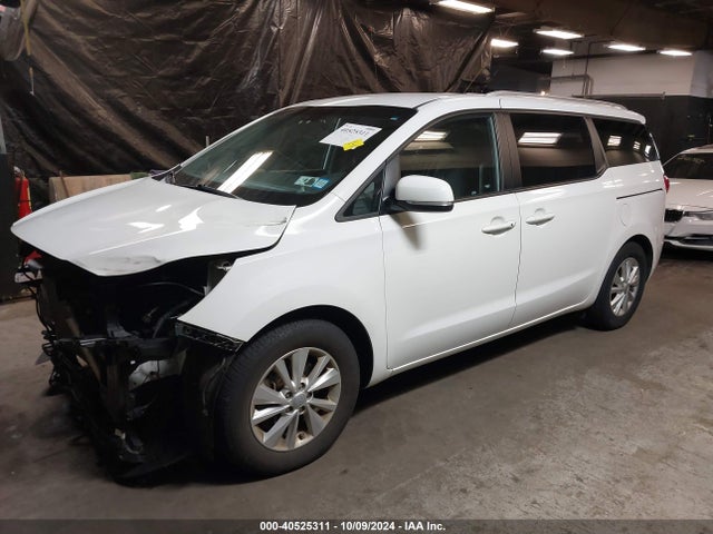 KIA SEDONA LX 2018 KNDMB5C13J6357359 Image 2