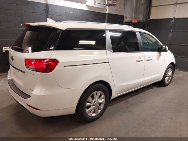 KIA SEDONA LX 2018 KNDMB5C13J6357359 Image 4