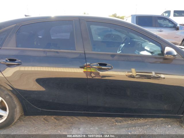 3KPF24AD6KE095638 KIA FORTE FE