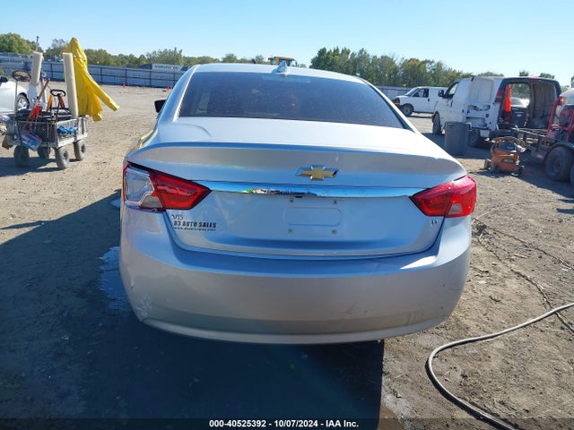 Chevrolet IMPALA 1LT 2018 1G1105S30JU110901 Image 16