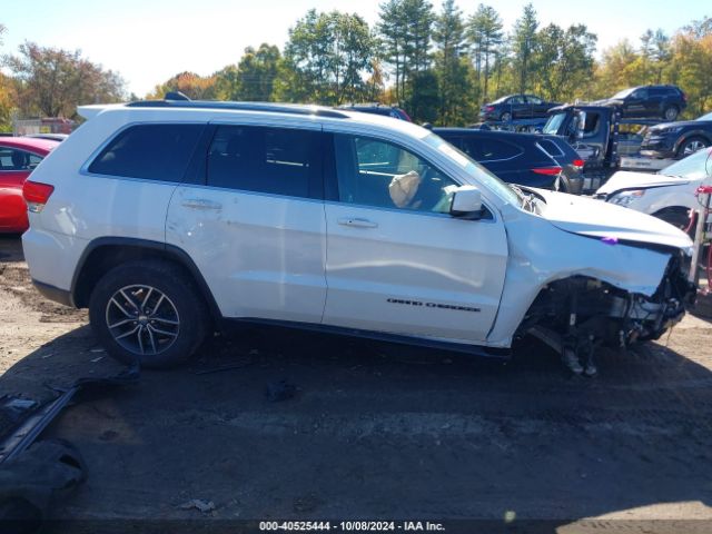 1C4RJFAGXJC506633 Jeep Grand Cherokee Laredo E 4x4
