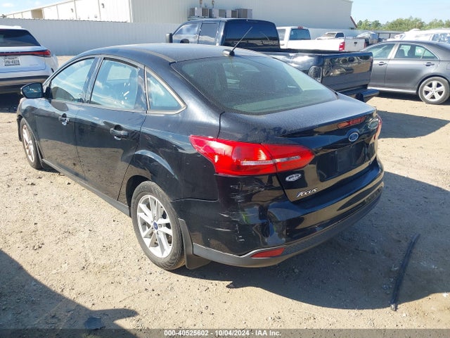 Ford FOCUS SE 2017 1FADP3F25HL322172 Image 3