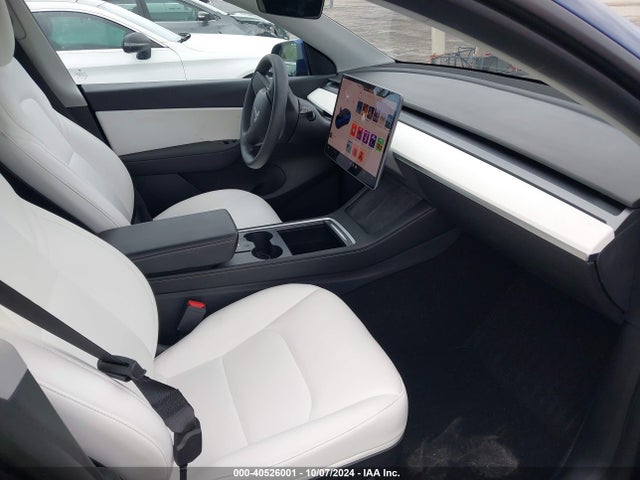 2021 TESLA MODEL Y 5YJYGDEE4MF243120 Photo 4
