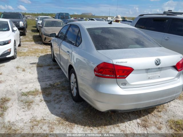 1VWAT7A39FC032608 Volkswagen Passat 1.8t Wolfsburg Edition
