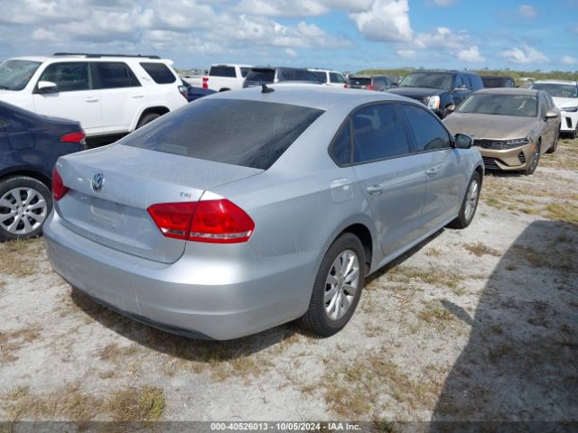 1VWAT7A39FC032608 Volkswagen Passat 1.8t Wolfsburg Edition