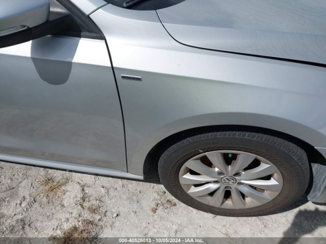 1VWAT7A39FC032608 Volkswagen Passat 1.8t Wolfsburg Edition