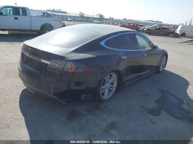 2013 TESLA MODEL S 5YJSA1DN8DFP05749 Photo 3