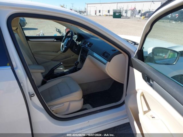 1VWAT7A3XEC022376 Volkswagen Passat 1.8t Wolfsburg Edition