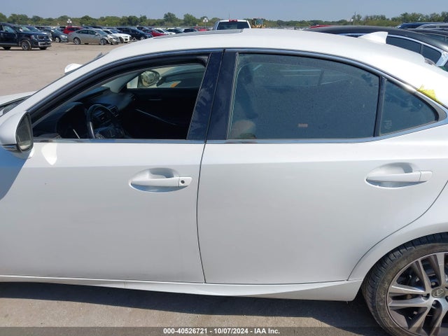 Lexus IS 300 2019 JTHBA1D21K5085118 Image 14