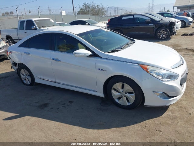 Hyundai SONATA HYBRID 2015 KMHEC4A47FA130927 Image 14