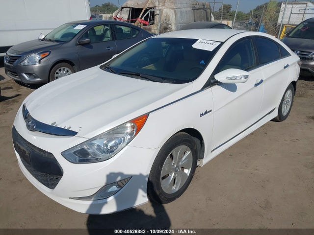 Hyundai SONATA HYBRID 2015 KMHEC4A47FA130927 Image 2