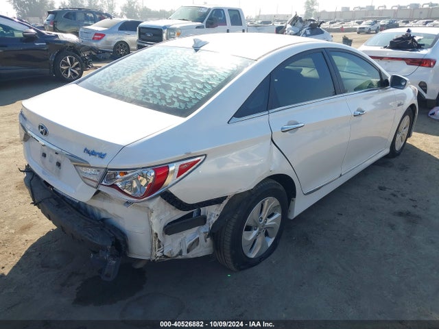 Hyundai SONATA HYBRID 2015 KMHEC4A47FA130927 Image 4