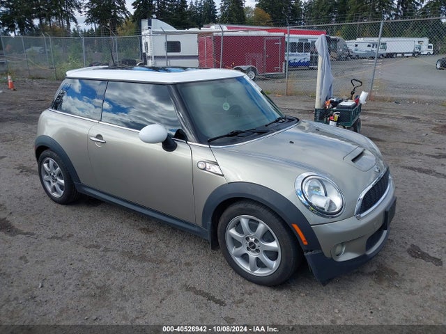 2010 MINI COOPER S WMWMF7C5XATZ72461 Photo 0