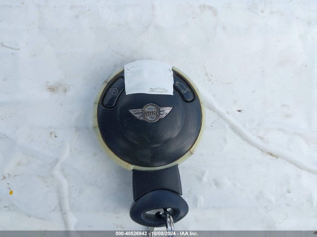 2010 MINI COOPER S WMWMF7C5XATZ72461 Photo 10