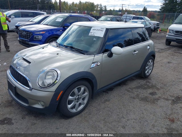 2010 MINI COOPER S WMWMF7C5XATZ72461 Photo 1