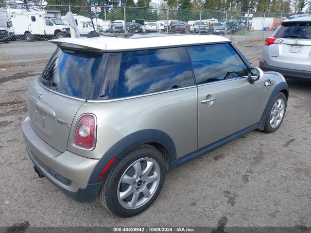 2010 MINI COOPER S WMWMF7C5XATZ72461 Photo 3