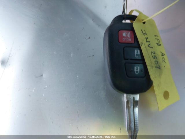 2T3NFREV0HW397438 Toyota RAV4 SE