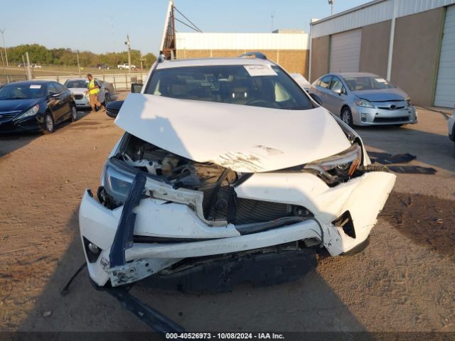 2T3NFREV0HW397438 Toyota RAV4 SE