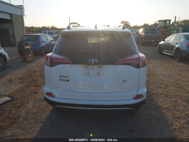 2T3NFREV0HW397438 Toyota RAV4 SE