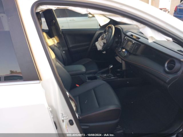 2T3NFREV0HW397438 Toyota RAV4 SE