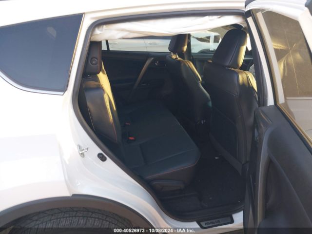 2T3NFREV0HW397438 Toyota RAV4 SE
