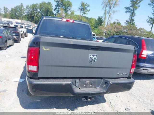 1C6RR7KG7JS102196 RAM 1500 Express  4x4 5'7 Box