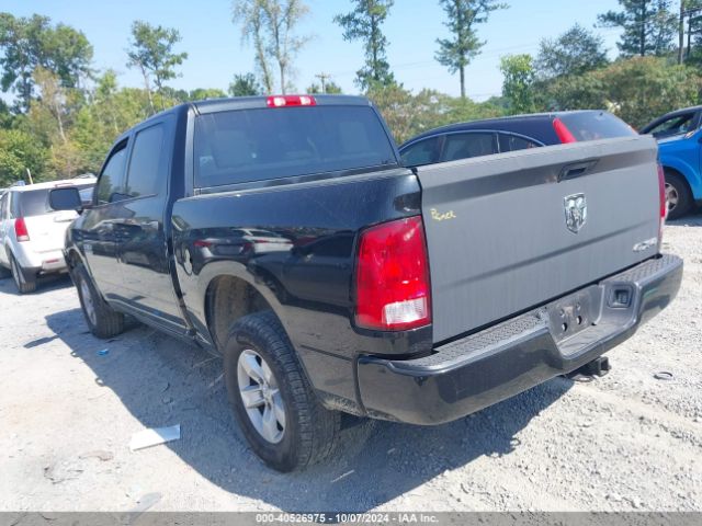 1C6RR7KG7JS102196 RAM 1500 Express  4x4 5'7 Box