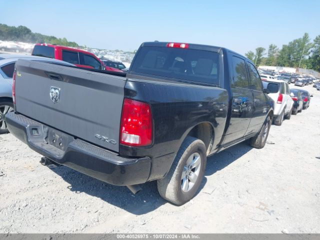 1C6RR7KG7JS102196 RAM 1500 Express  4x4 5'7 Box