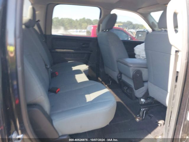 1C6RR7KG7JS102196 RAM 1500 Express  4x4 5'7 Box