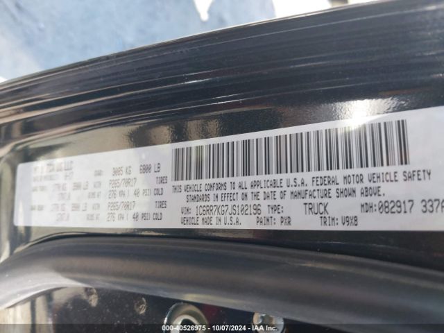 1C6RR7KG7JS102196 RAM 1500 Express  4x4 5'7 Box