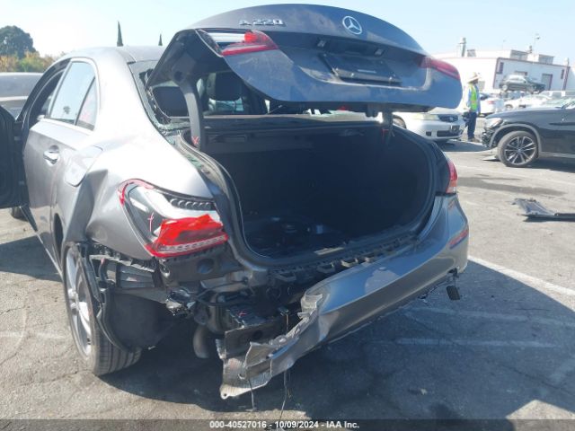 W1K3G4EB8LJ204432 Mercedes-Benz A 220