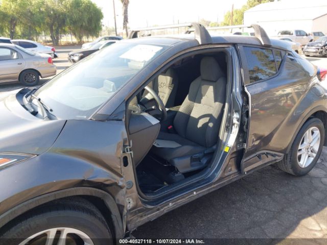 NMTKHMBX0MR137606 Toyota C-HR LE