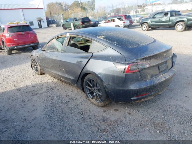 2022 TESLA MODEL 3 5YJ3E1EB8NF203743 Photo 2