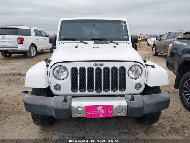 1C4BJWEG4FL672018 Jeep Wrangler Unlimited Sahara