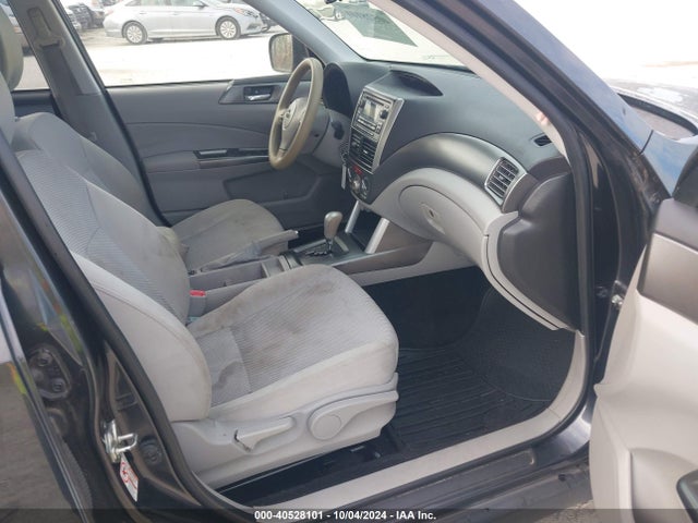 40528101 :رقم المزاد ، JF2SHADC8DH440648 vin ، 2013 Subaru Forester 2.5x Premium مزاد بيع