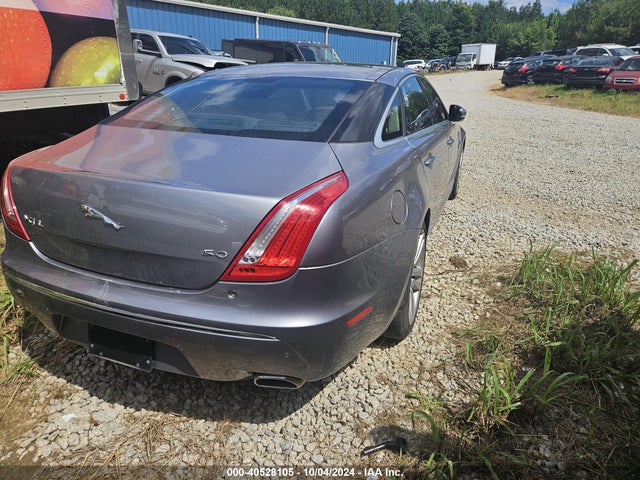 2011 JAGUAR XJ SAJWA2GB8BLV13123 Photo 3