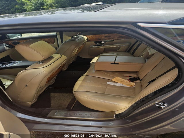 2011 JAGUAR XJ SAJWA2GB8BLV13123 Photo 7