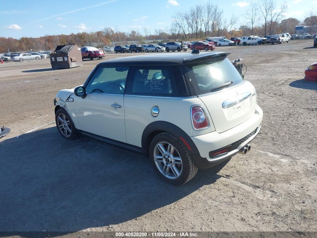 2012 MINI COOPER S WMWSV3C57CTY26752 Photo 2
