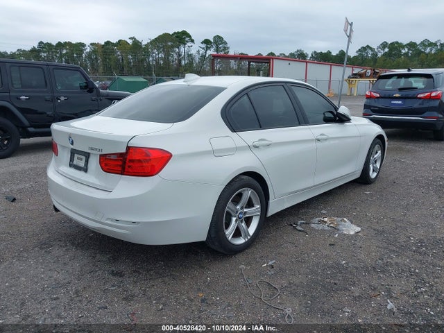 WBA3B1C5XEK133068 BMW 320i
