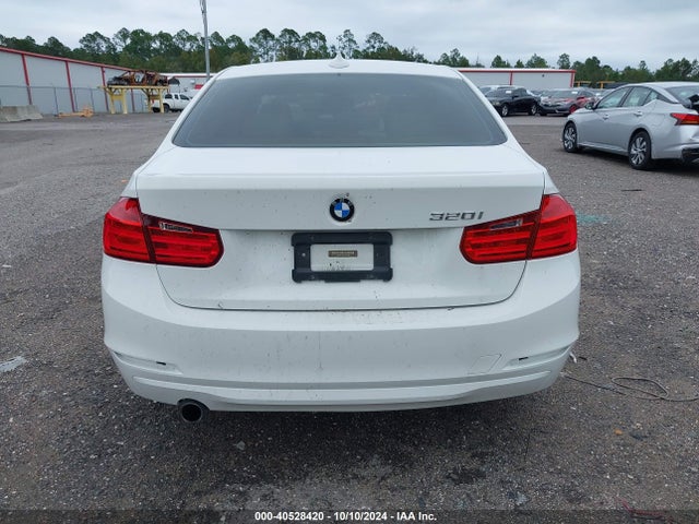 WBA3B1C5XEK133068 BMW 320i