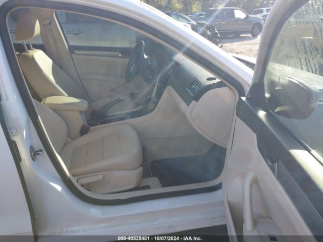 1VWBN7A3XEC011926 Volkswagen Passat 2.0l Tdi Se