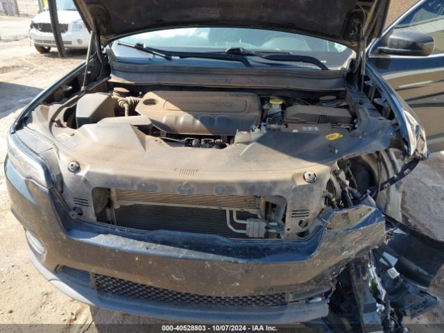 1C4PJLCB3KD358957 Jeep Cherokee Latitude Fwd