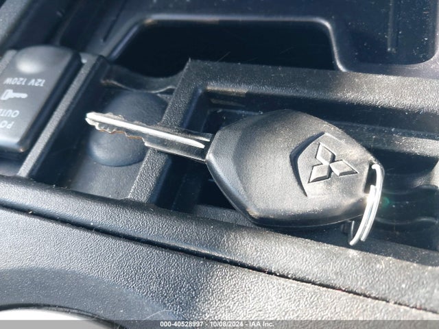 2011 MITSUBISHI ENDEAVOR 4A4JN2AS0BE029997 Photo 10