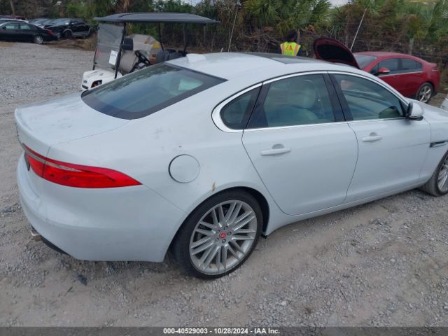 SAJBE4BV4HCY48565 Jaguar Xf 35t Prestige