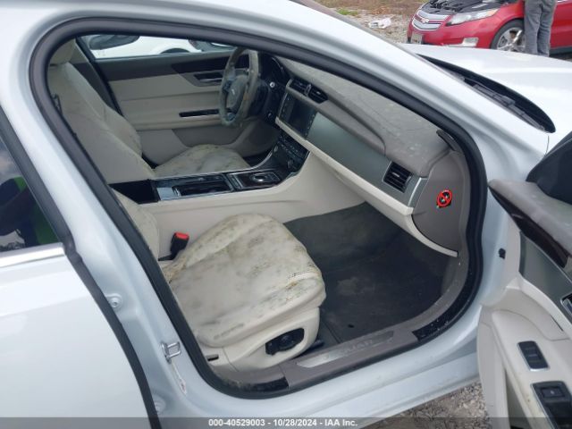 SAJBE4BV4HCY48565 Jaguar Xf 35t Prestige