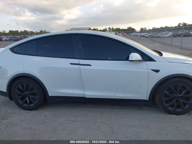 Tesla Model X Dual Motor All-wheel Drive 2022 7SAXCBE56NF344045 Image 12