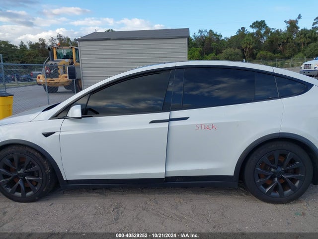 Tesla Model X Dual Motor All-wheel Drive 2022 7SAXCBE56NF344045 Image 13
