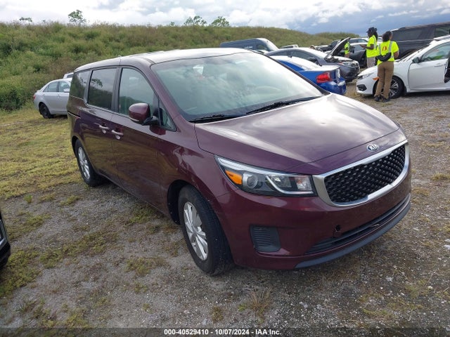 2017 KNDMB5C14H6301912 main image
