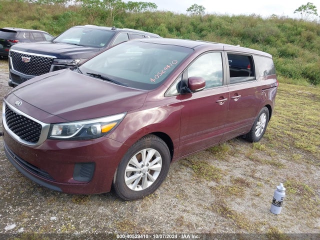 KIA SEDONA LX 2017 KNDMB5C14H6301912 Image 2